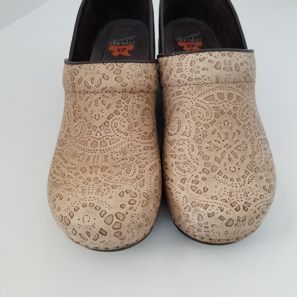New Dansko XP Lace Pattern Leather Clogs Color Brown/Tan | Size 9.5